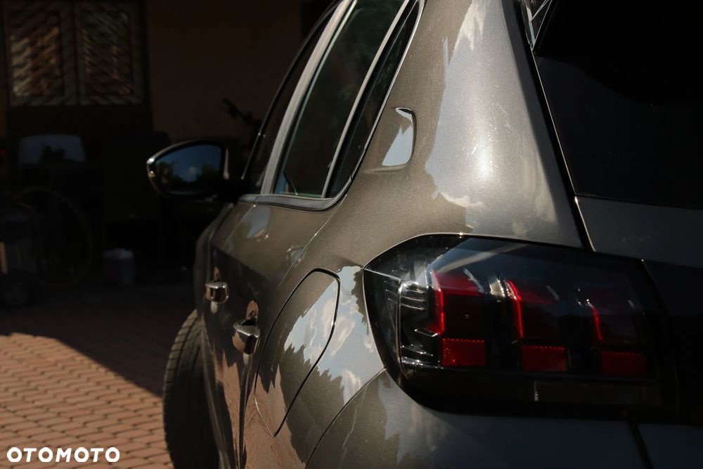Peugeot 208 - 10