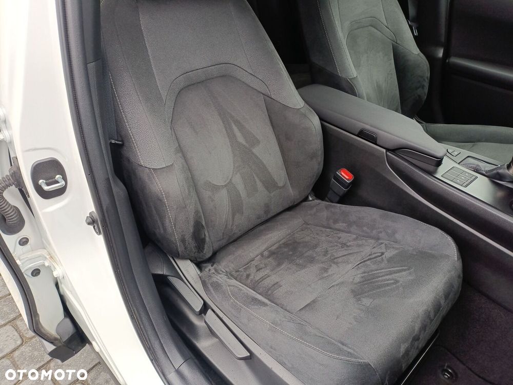 Lexus UX 250h GPF Business 2WD - 12