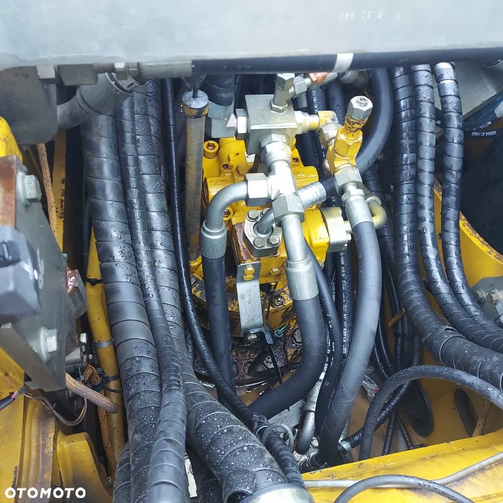 Caterpillar 323D - 12