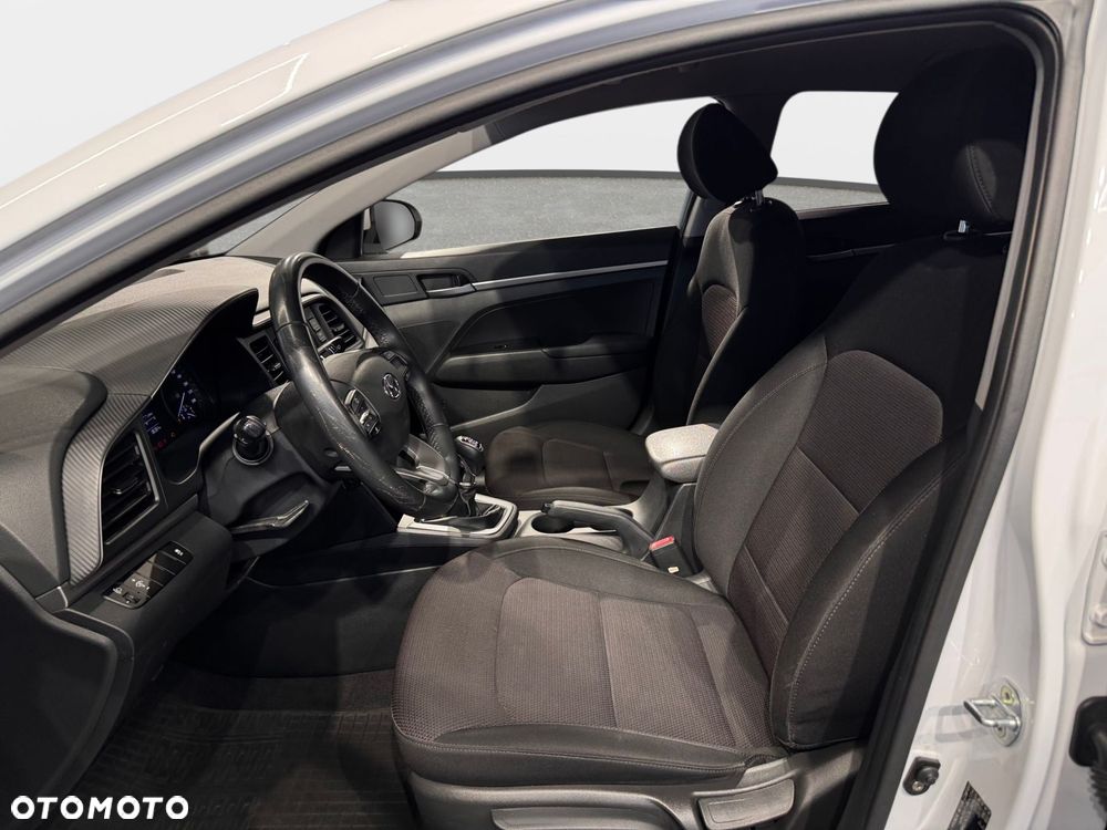 Hyundai Elantra - 13