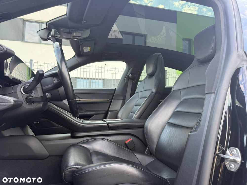 Porsche Taycan - 17