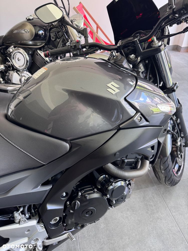 Suzuki GSR - 15
