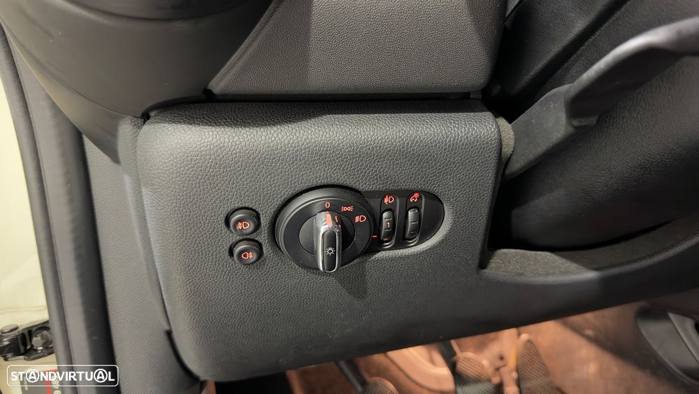 MINI 3 Portas One - 18