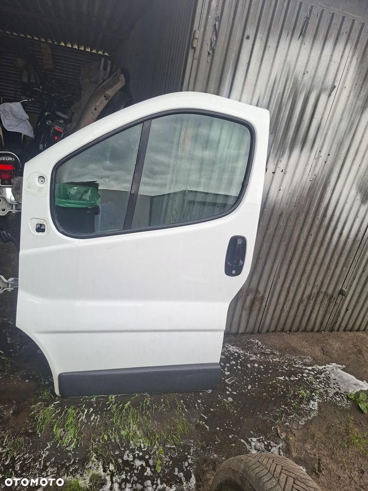 RENAULT TRAFIC II OPEL VIVARO A  10u drzwi blotnik  grill   lampa