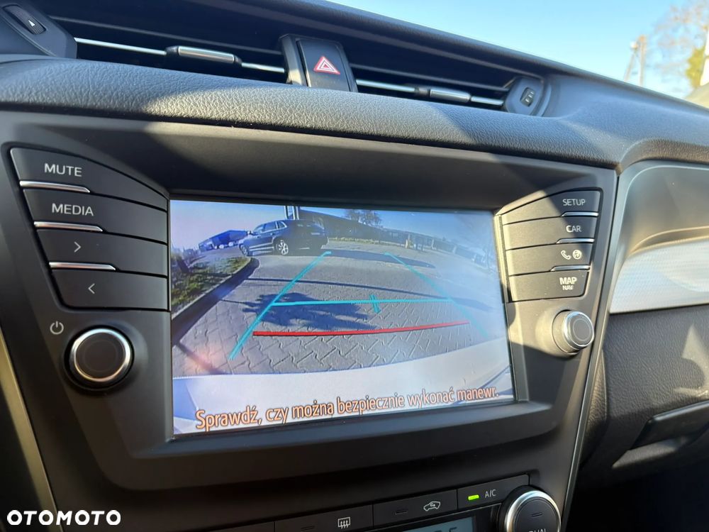 Toyota Avensis 1.8 Premium - 17