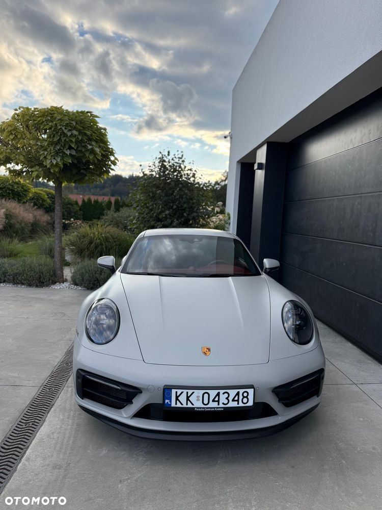 Porsche 911 Carrera 4 GTS - 27