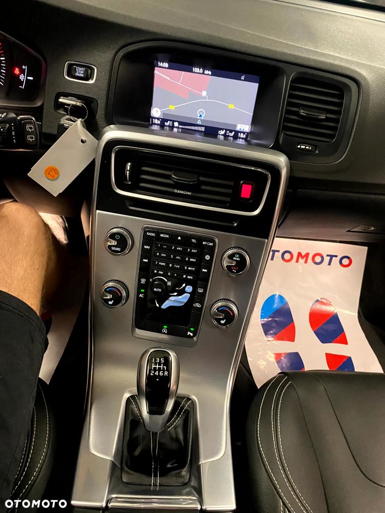 Volvo V60 D2 Summum - 17
