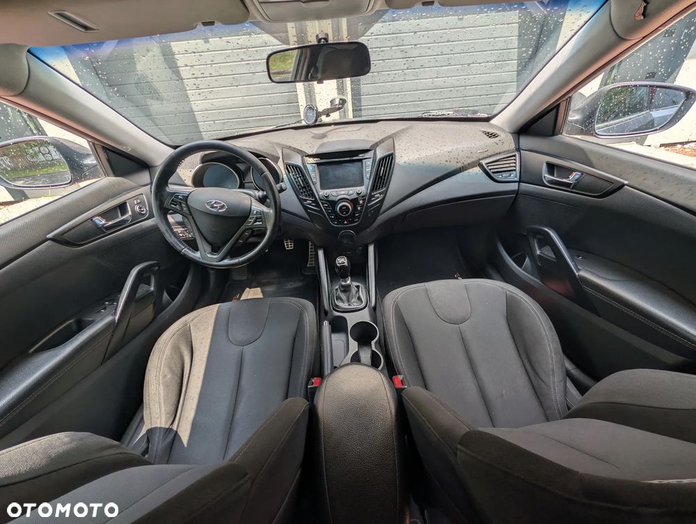 Hyundai Veloster 1.6 GDI Comfort - 12