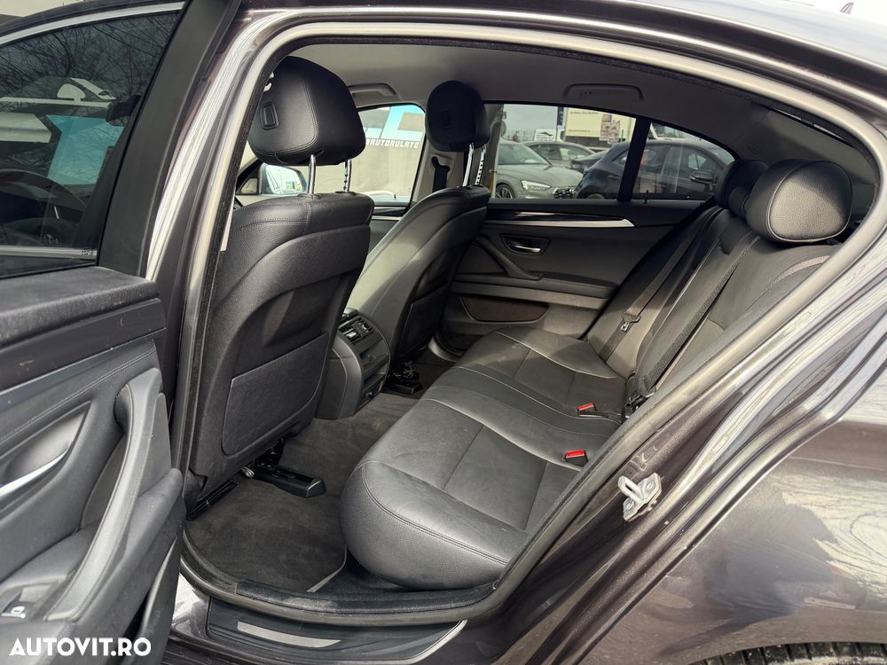 BMW Seria 5 525d Luxury Line - 26