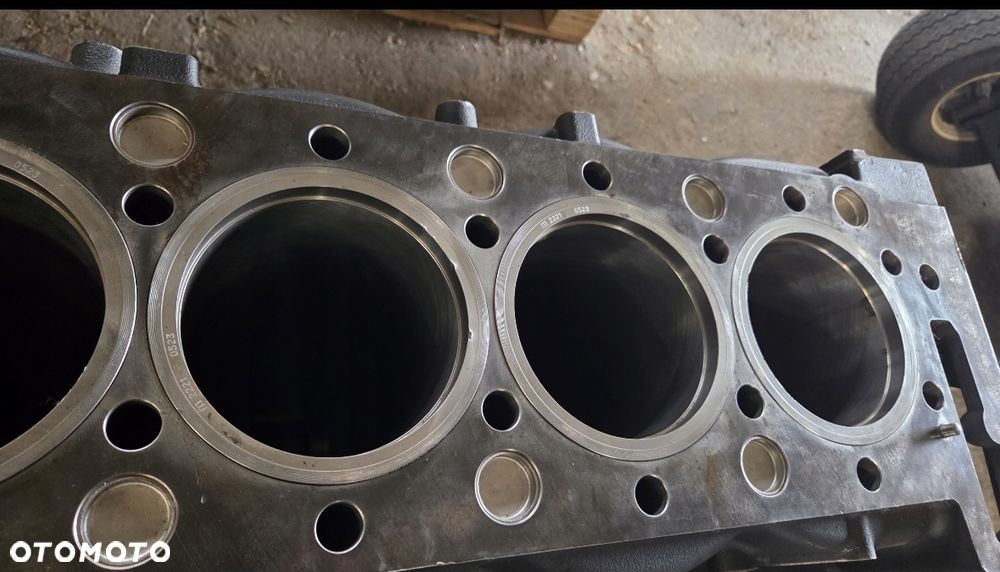 Blok silnika z tulejami MAN TGX D2676 Euro 6 51011013483 - 6