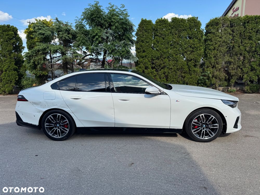BMW Seria 5 520d xDrive mHEV M Sport - 2