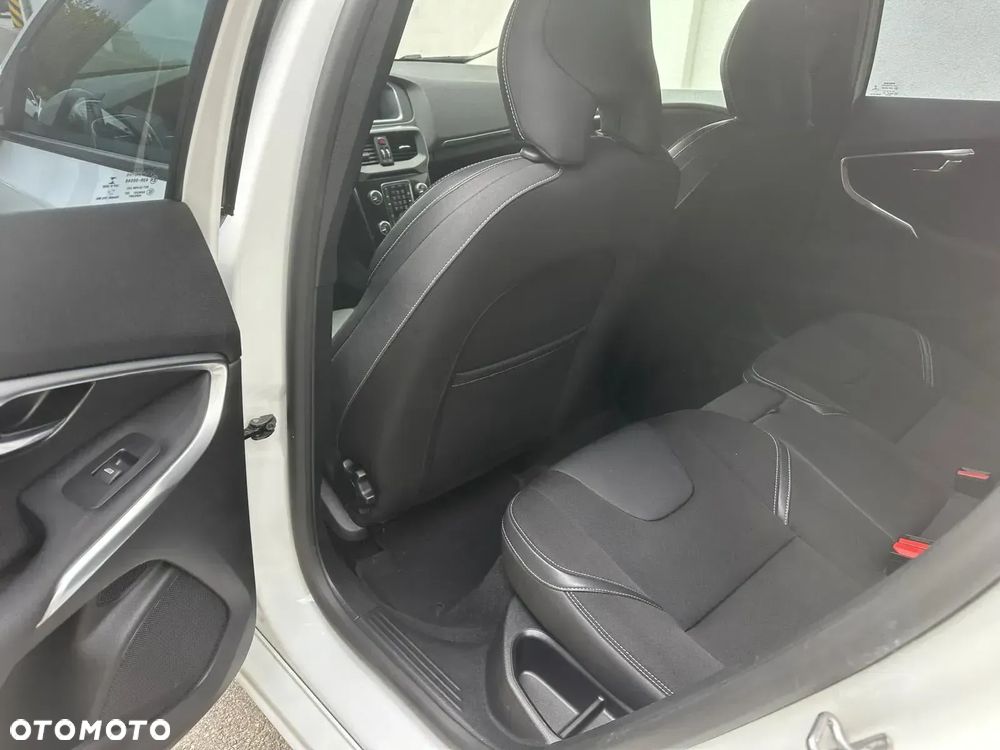 Volvo V40 D2 Drive-E Momentum - 25