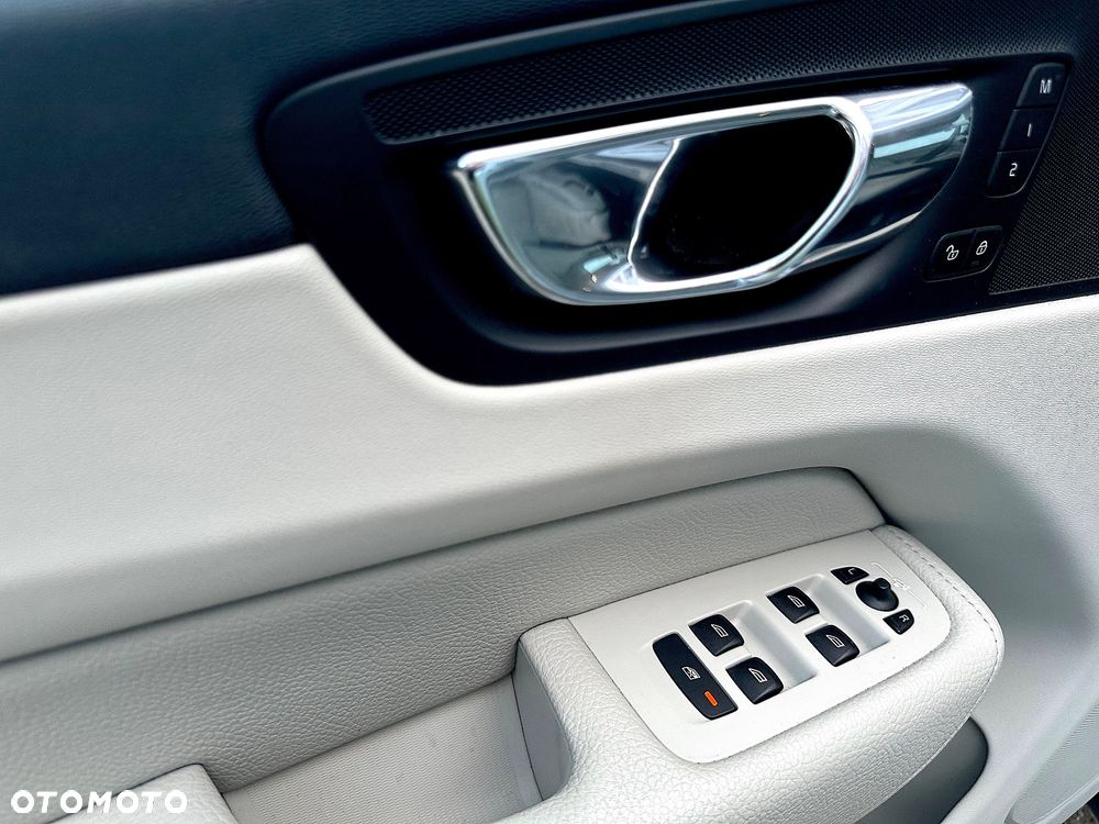 Volvo XC 60 T8 AWD Plug-In Hybrid Inscription Expression - 29