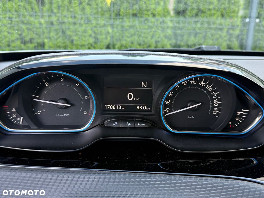 Peugeot 2008 e-HDi FAP 92 ETG6 STOP & START Allure - 10