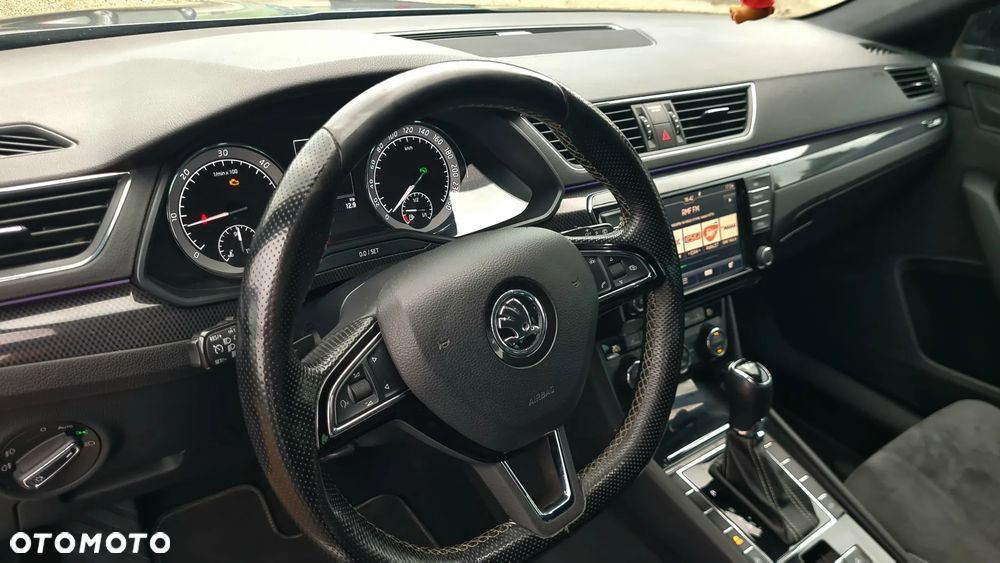 Skoda Superb 2.0 TDI Sportline DSG - 35