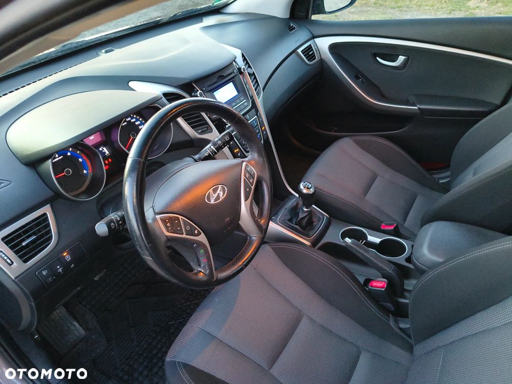 Hyundai i30 1.6 CRDi Fifa World Cup Edition - 21