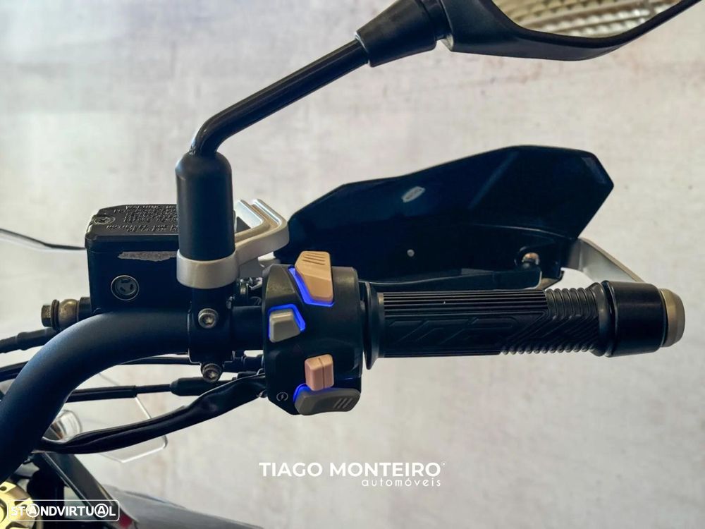 Benelli TRK 502 - 11
