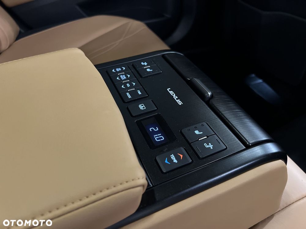 Lexus ES 300h Omotenashi - 14