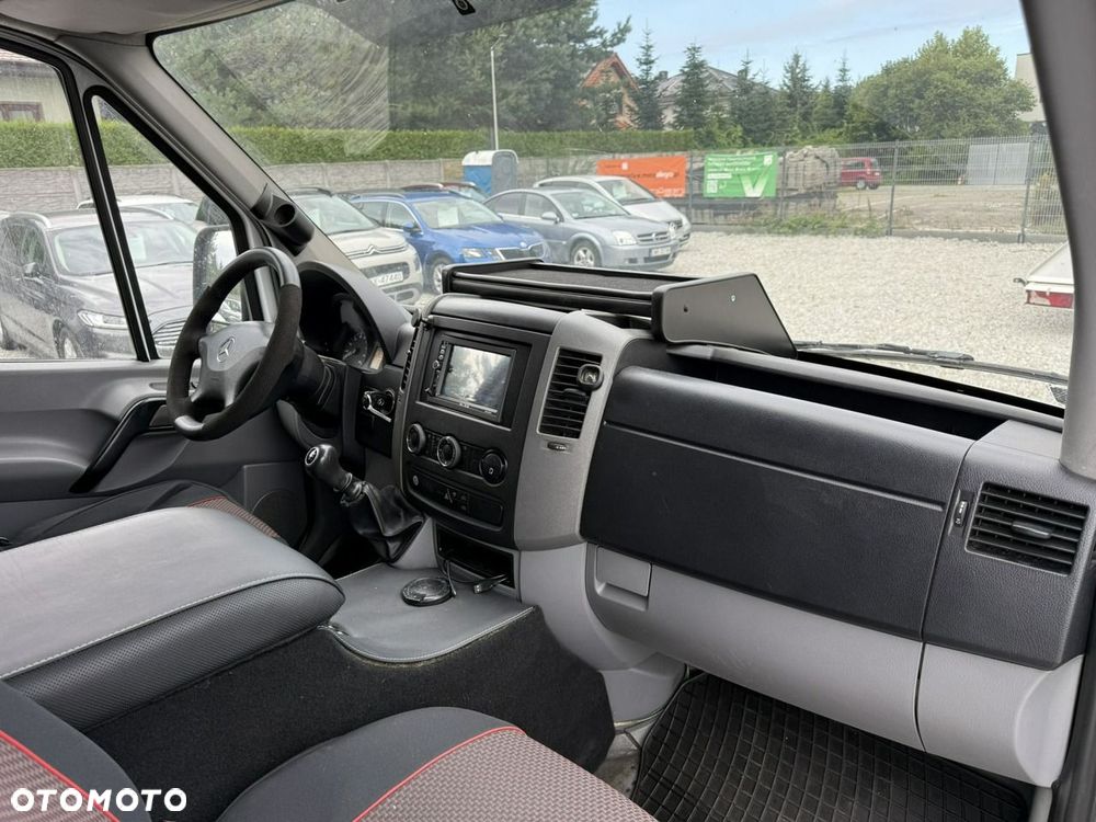 Mercedes-Benz Sprinter - 14