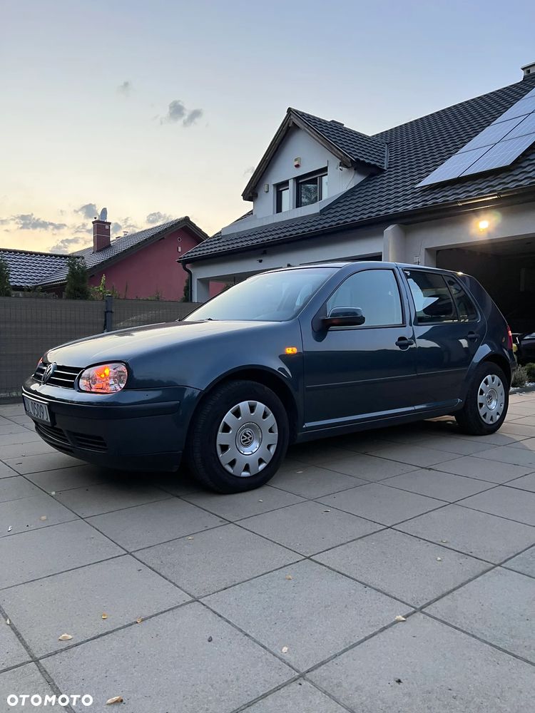 Volkswagen Golf - 1