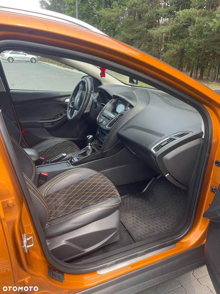 Ford Focus 1.0 EcoBoost Titanium - 11