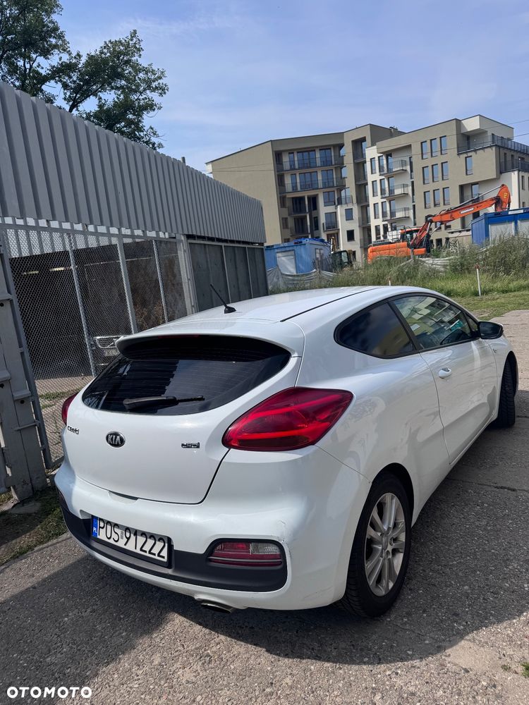 Kia Ceed - 8