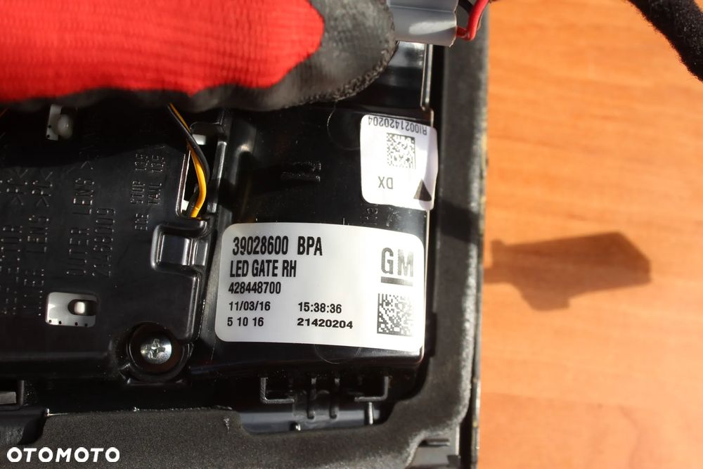 LAMPA PRAWY TYŁ PRAWA TYLNA W KLAPĘ LED OPEL ZAFIRA C EUROPA 39028600 - 11