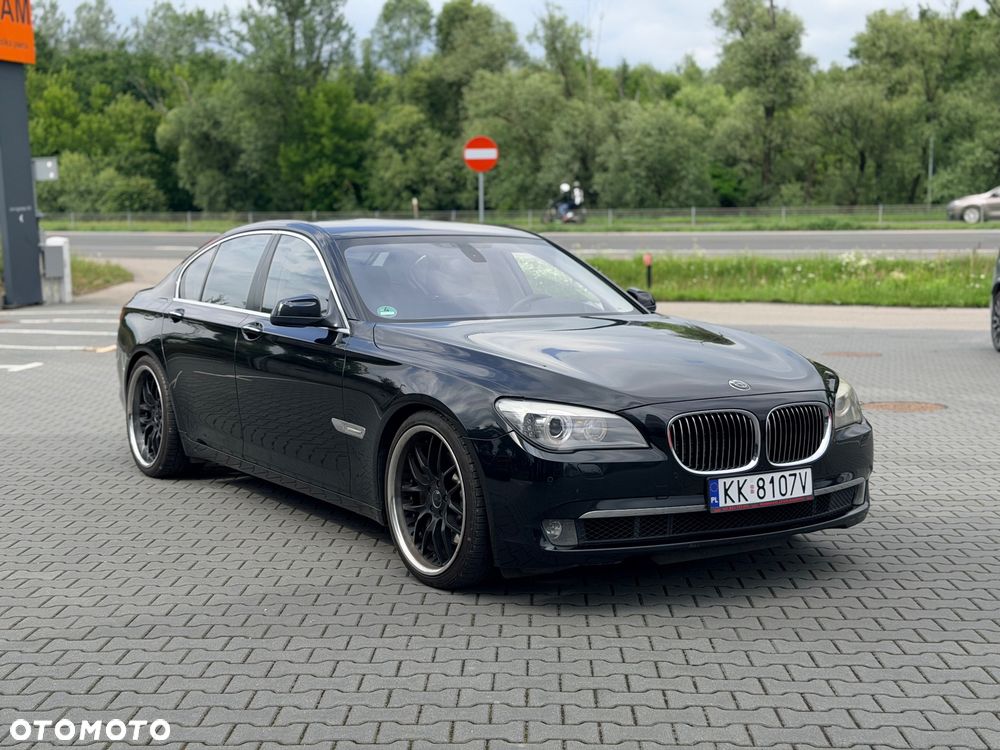BMW Seria 7 750i - 1