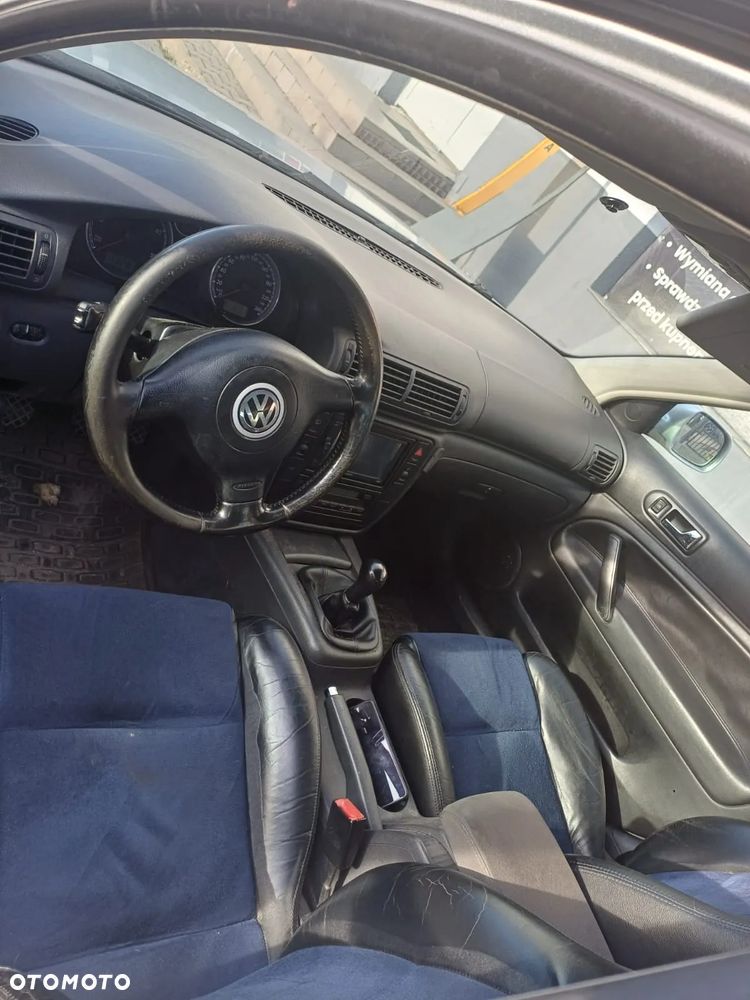 Volkswagen Passat 1.9 TDI Highline - 7