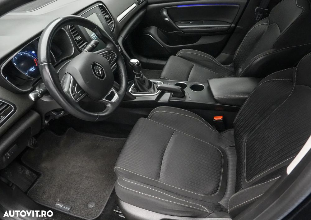 Renault Megane TCE 140 Equilibre - 11