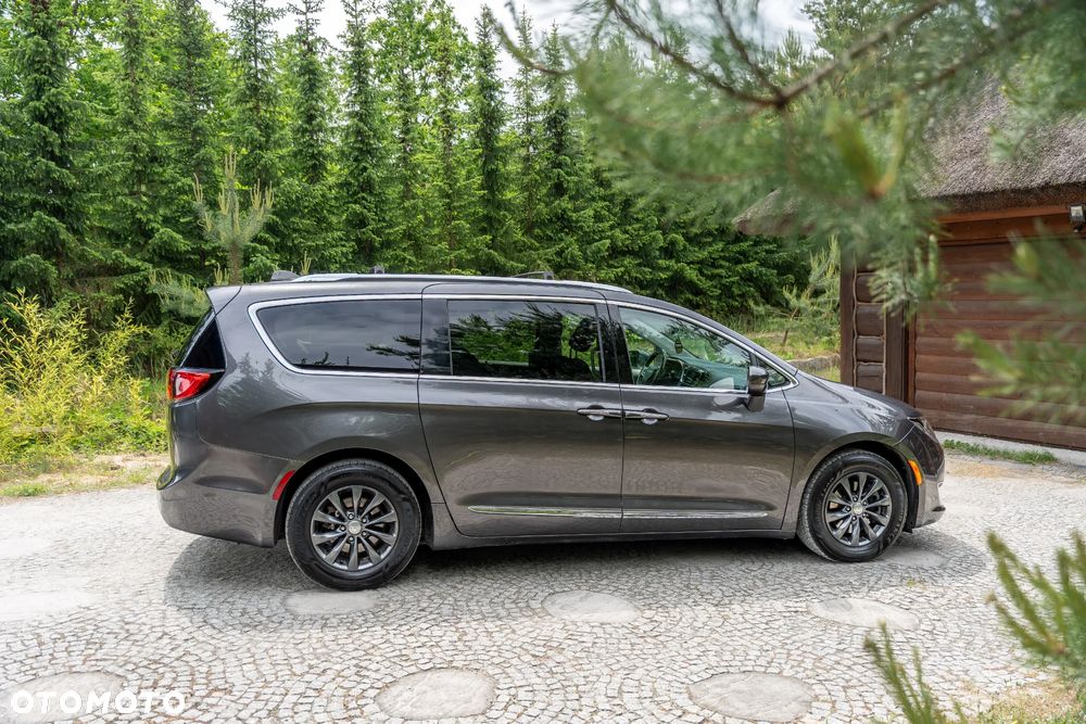 Chrysler Pacifica - 8