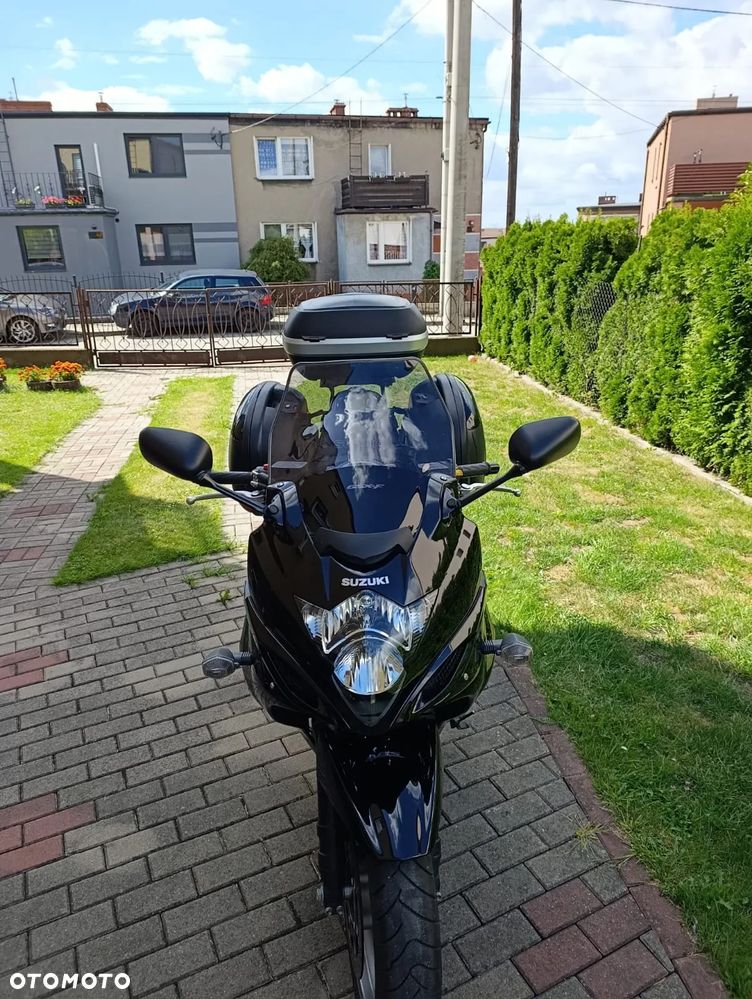 Suzuki GSX - 6