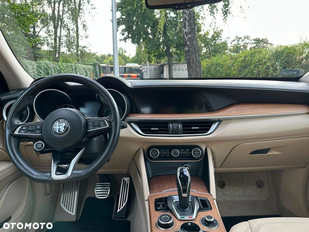 Alfa Romeo Stelvio - 14