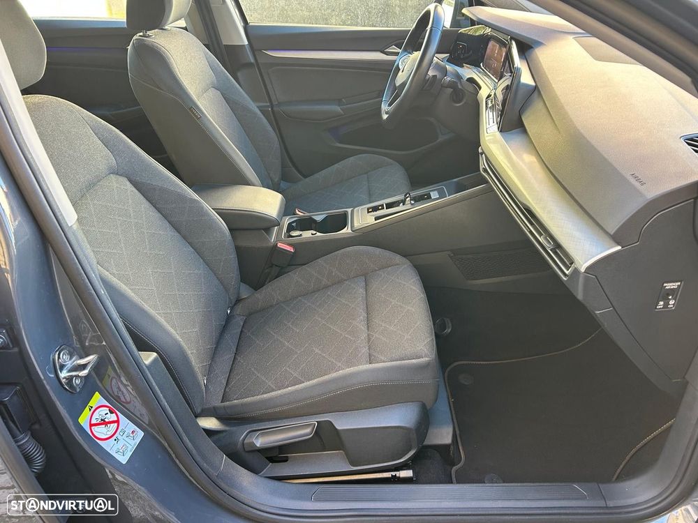 VW Golf 1.0 eTSI Life DSG - 38