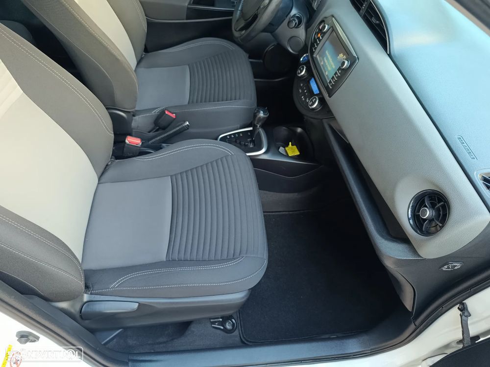 Toyota Yaris 1.5 HSD Comfort+P.Techno - 24