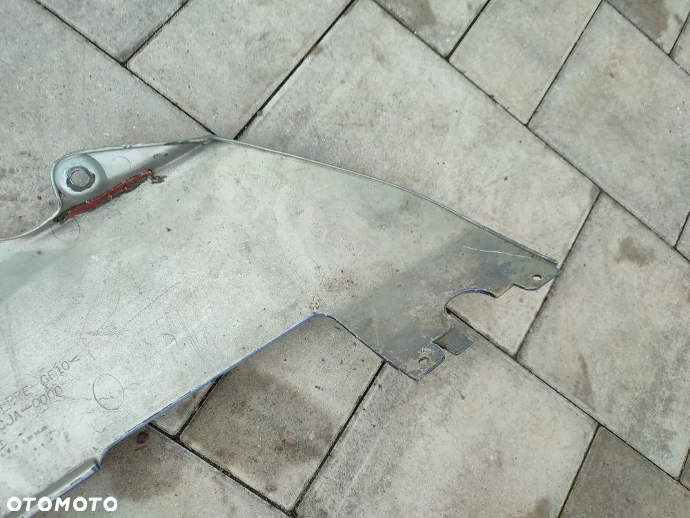 Owiewka, osłona prawa, bok, boczek prawy, pług Honda CBR 900RR - 13