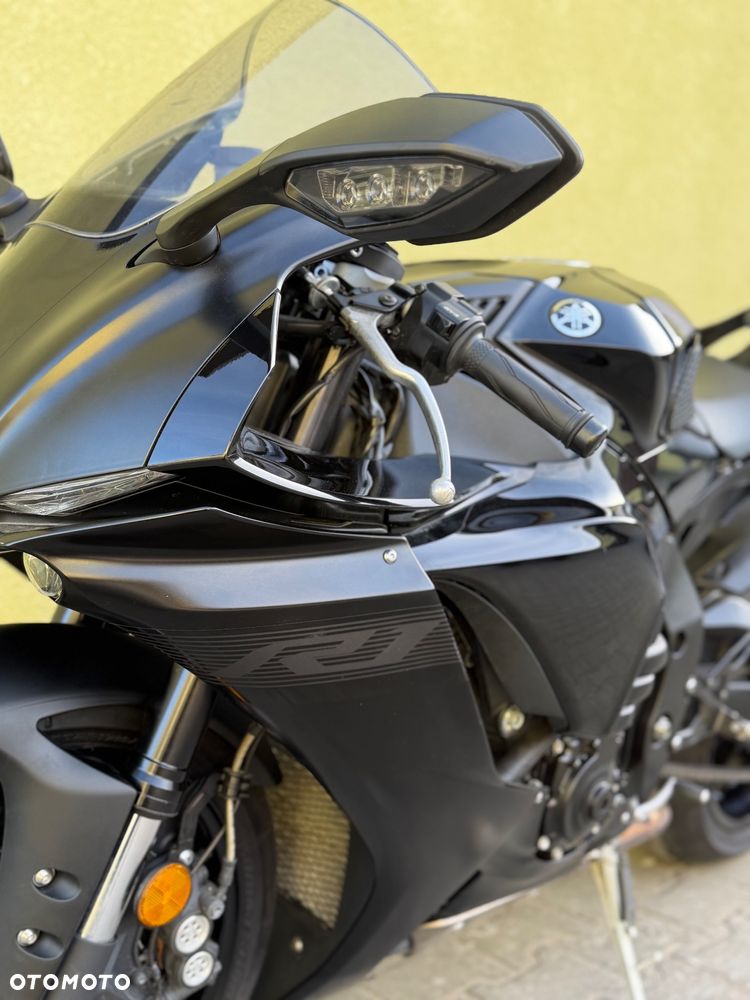 Yamaha R1 - 34