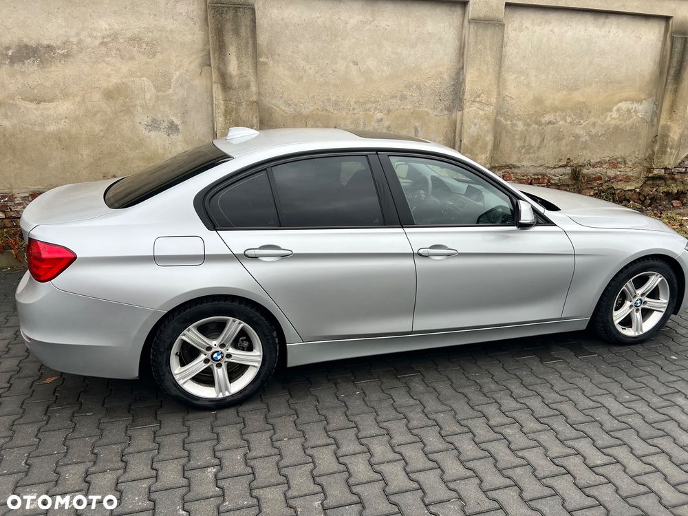 BMW Seria 3 320i xDrive - 4