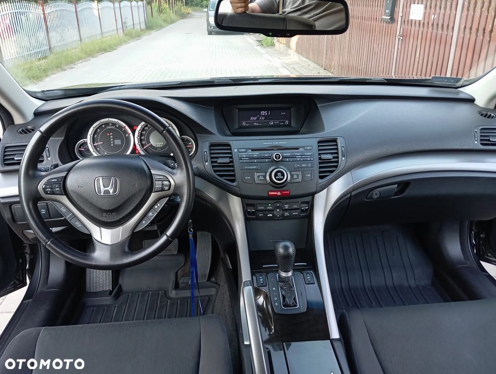 Honda Accord 2.0 Executive - 26