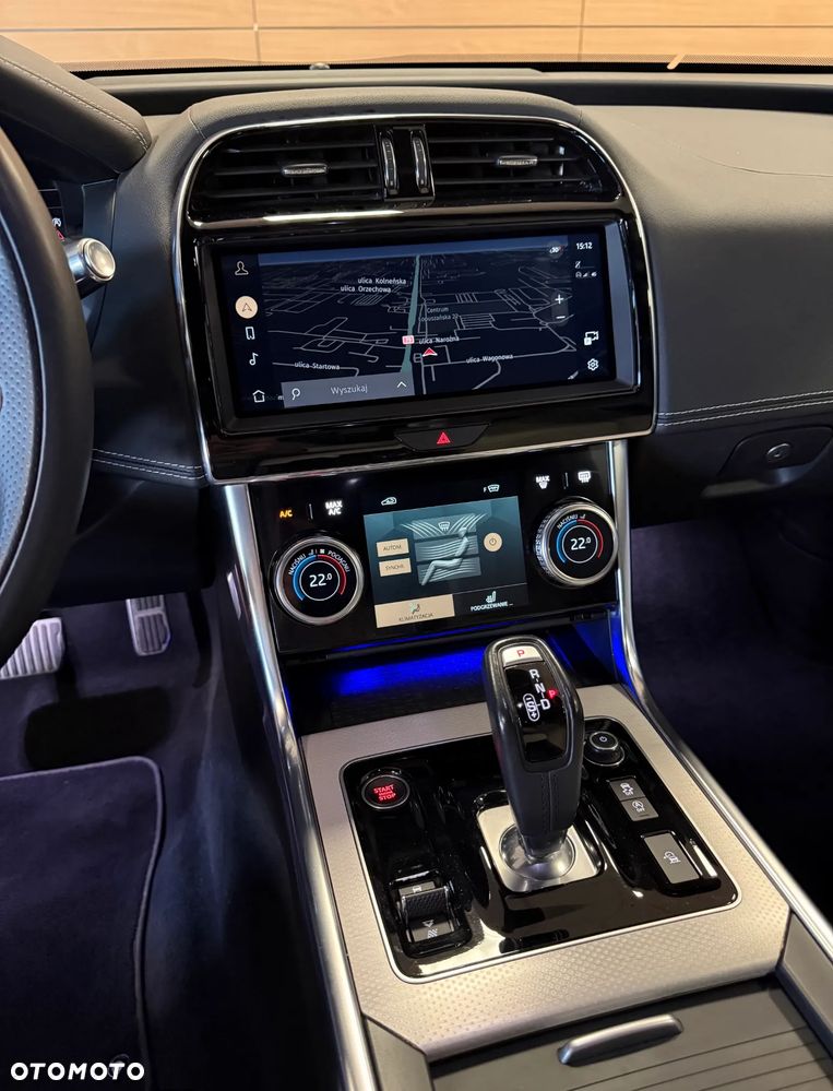 Jaguar XE - 16