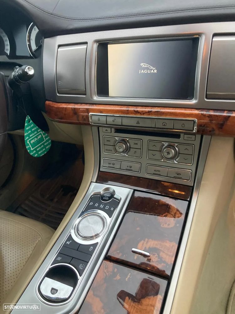 Jaguar XF 3.0 D V6 S Luxury - 11