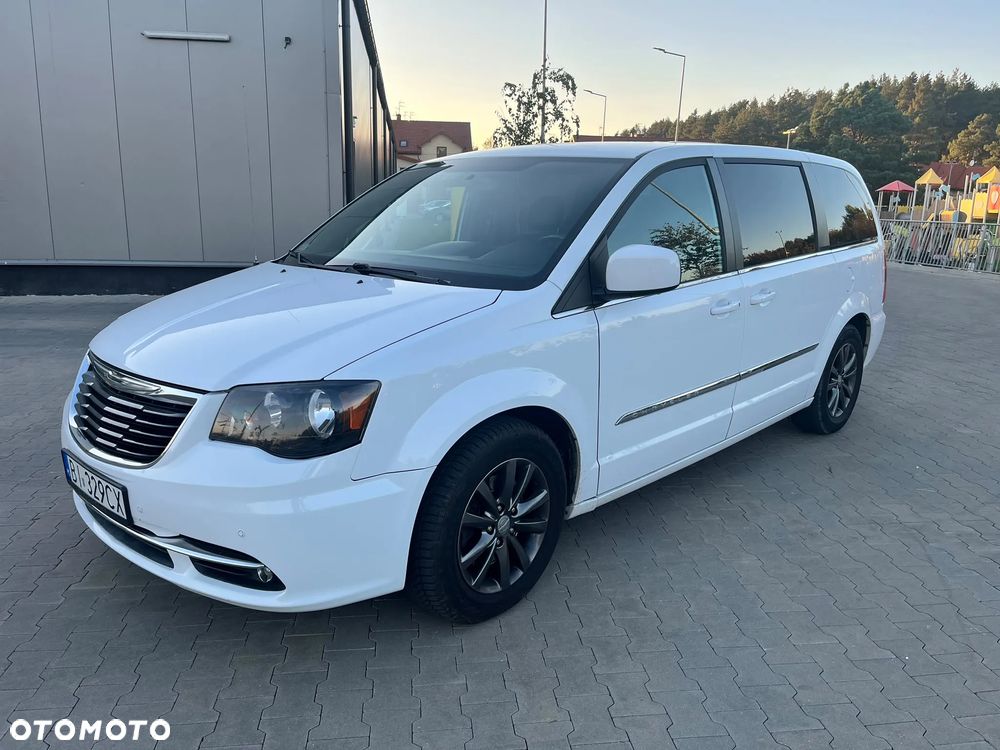 Chrysler Town & Country - 2
