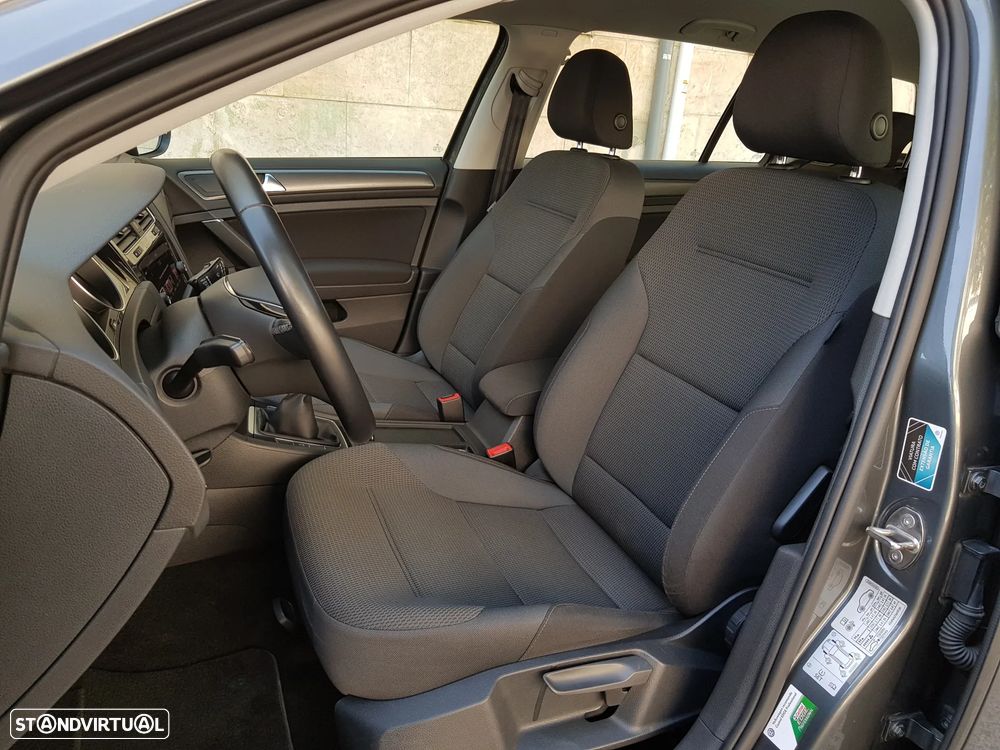 VW Golf Variant 1.6 TDi Confortline DSG - 29