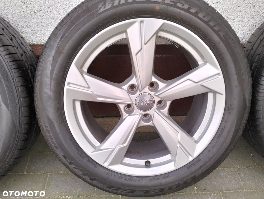 225 55 18 / AUDI Q4 Q5 SQ5 A6 S6 c8 A7 S7 c8 A8 S8 / 4K0 - 5