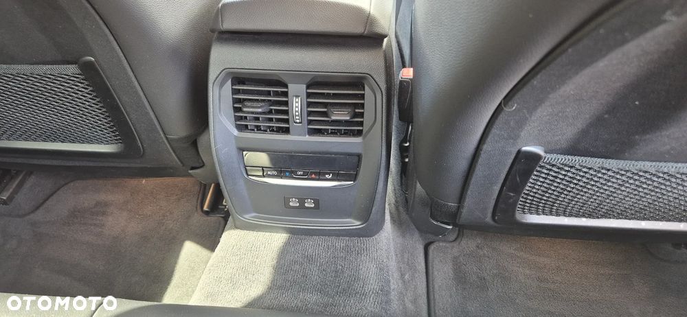 BMW Seria 3 320d mHEV - 16