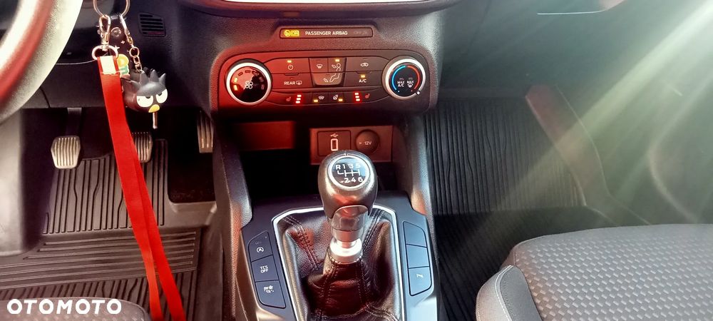 Ford Focus 1.5 EcoBlue Start-Stopp-System TITANIUM STYLE - 22