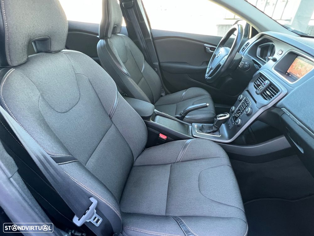 Volvo V40 Cross Country 2.0 D3 Momentum Geartronic - 12