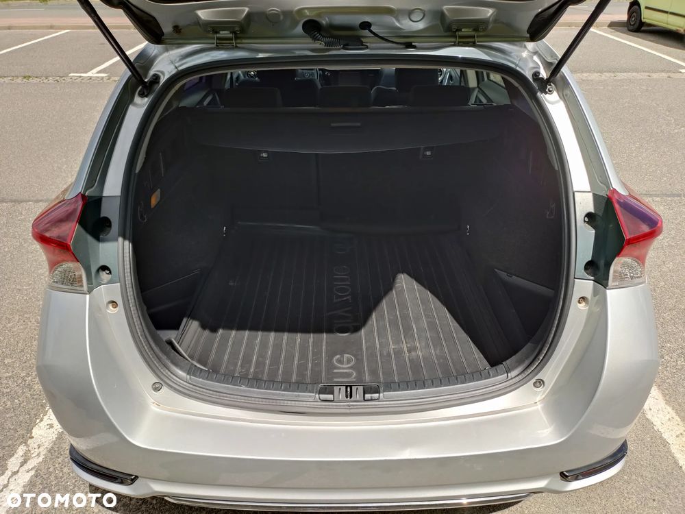 Toyota Auris - 16
