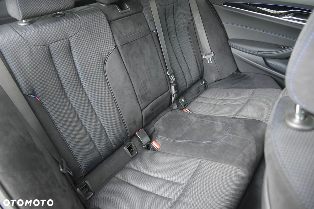 BMW Seria 5 530i xDrive M Sport Edition - 35
