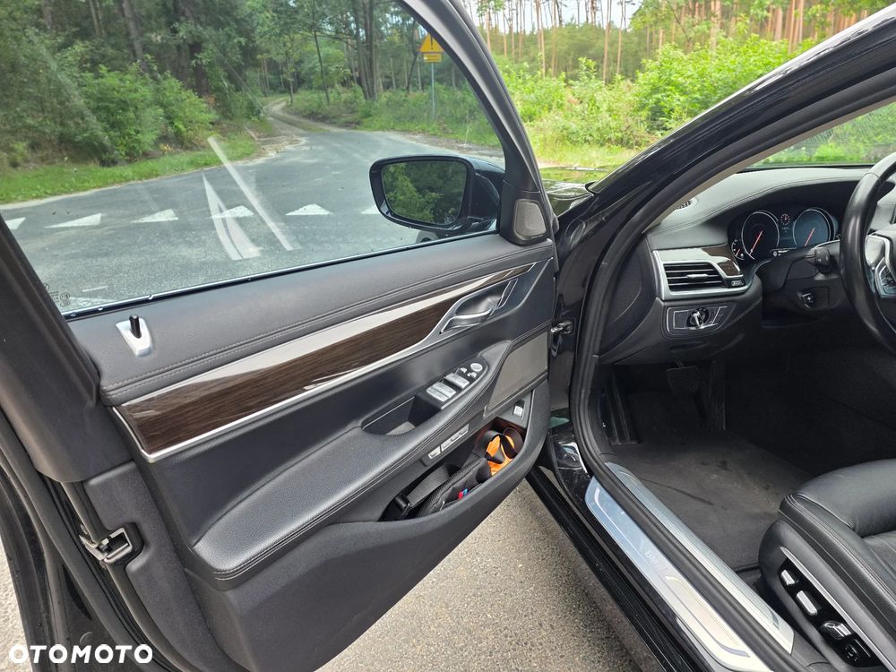 BMW Seria 7 740Li - 20